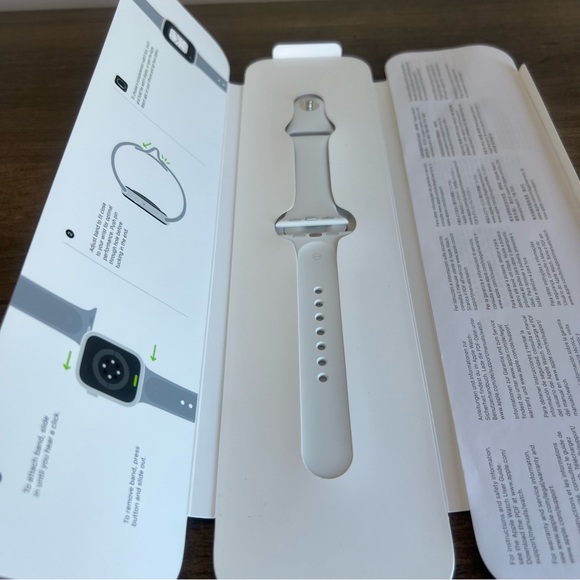 Apple Accessories - Sport Band Apple Watch Series 8 White 41MM S/M Open Box #112338
